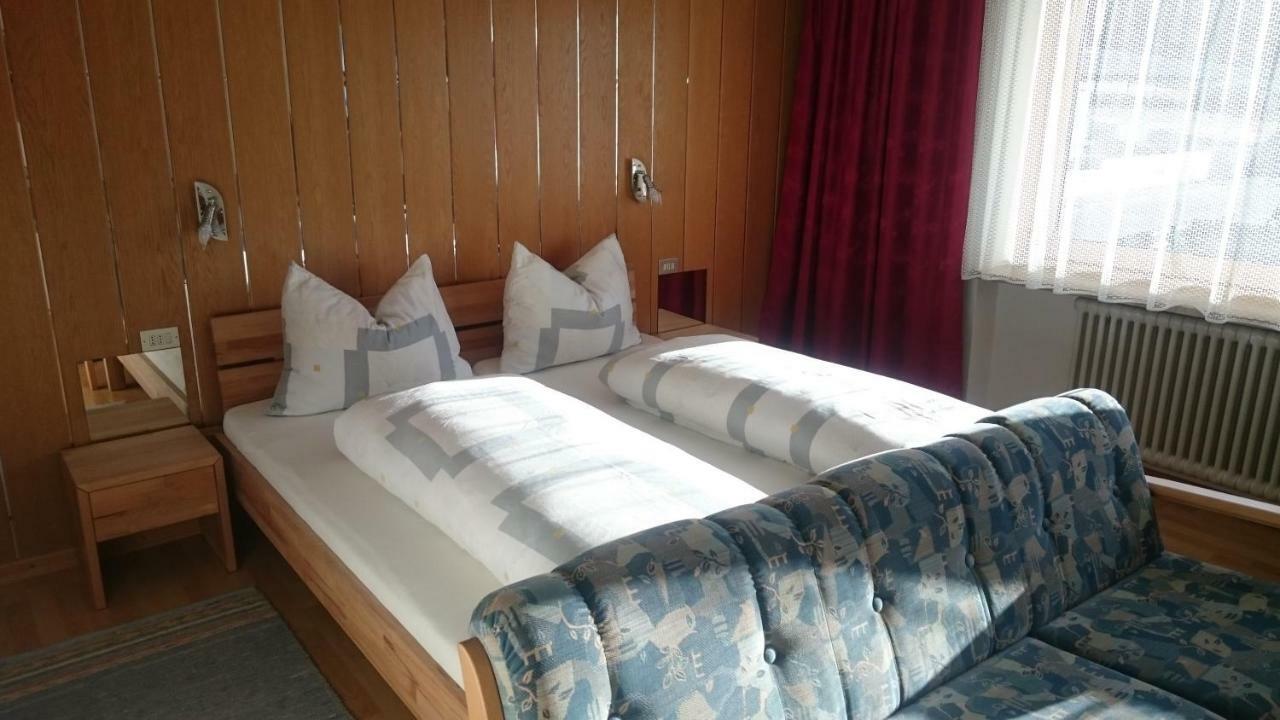 Pension Tirol San Valentino alla Muta Oda fotoğraf